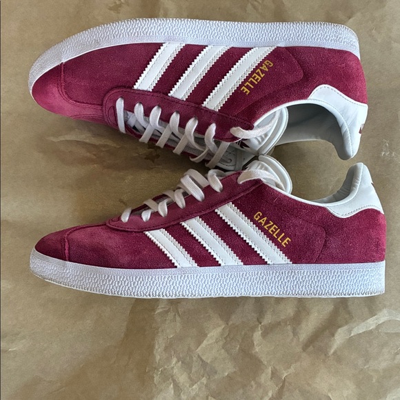 17:02 Adidas Gazelle Sneakers (Fits Women’s 7) - Picture 5 of 12